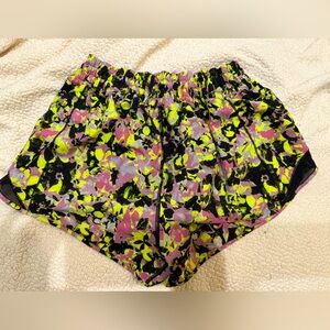 Lululemon women's size 10 Hotty Hot High-Rise Lined Short 2.5"
